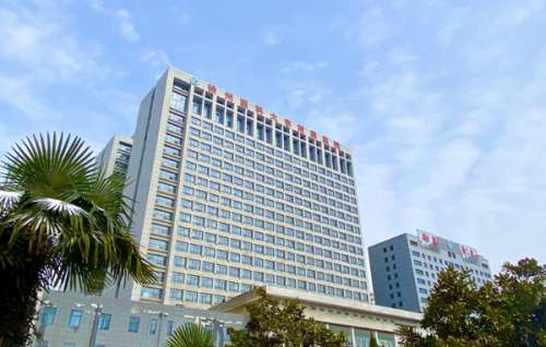 徐州医科大学附属医院整形外科去眼袋好吗？张爱君医生去眼袋案例，医院资料