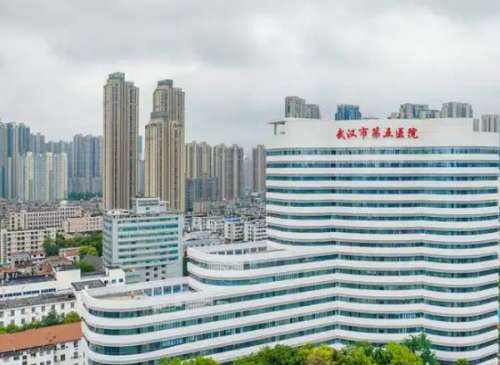 武汉市第五医院医疗美容科收费咋样？周杰医生隆胸案例，技术点评、价格明细